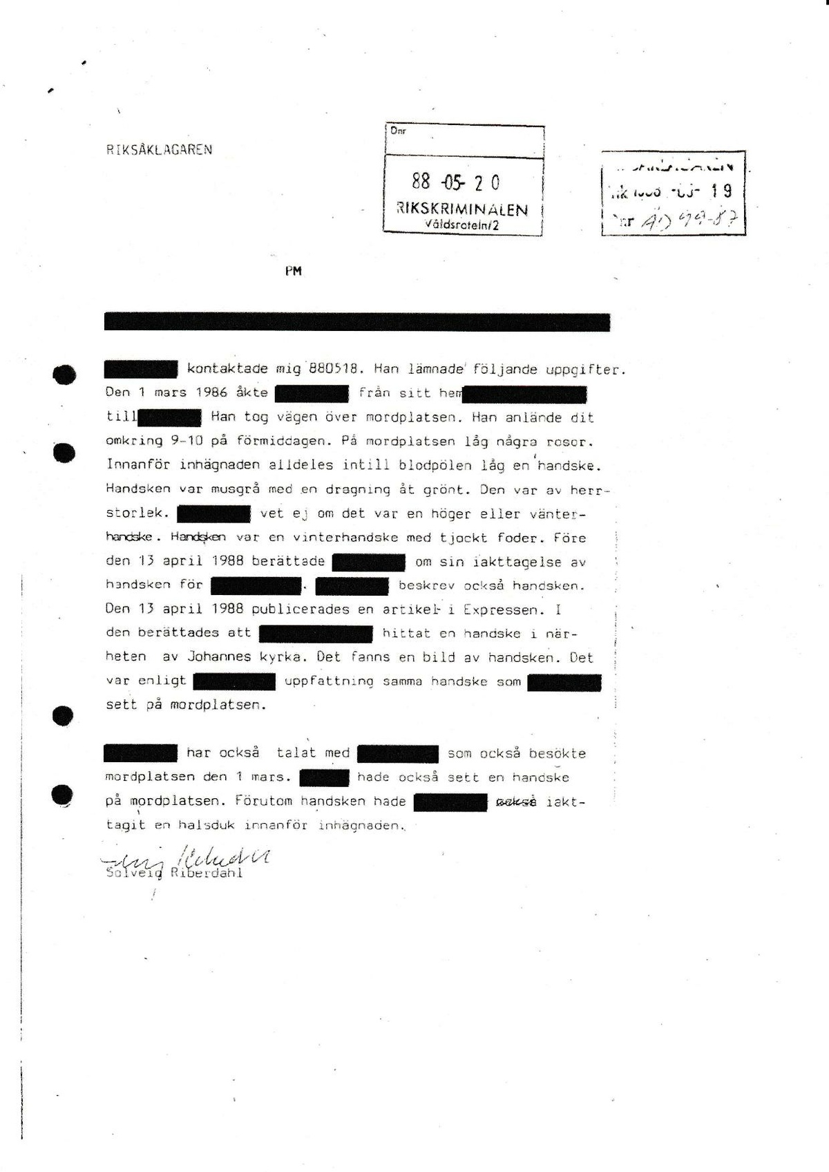 Pol-1988-05-20 EAF9717-00 UL observerade en handske på mordplatsen.pdf