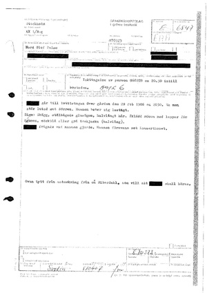Pol-1987-03-23 EAA6847-00 Iaktagelse person som beter sig lustigt port Gamla Brogatan.pdf